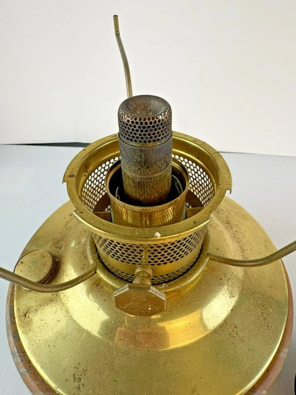 Vintage Aladdin Model 23 Regency Walnut Brass Lamp Sextant Inlay No Chimney